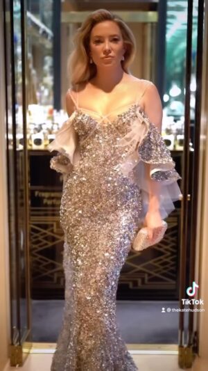 Kate Hudson Instagram - Our big night ✨🥂 #oscars