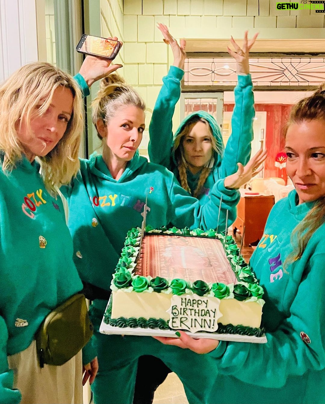 Kate Hudson Instagram - 50 never looked so good and cozy @ehud26 Thank you to everyone who helped bring Olivers one and only dream party to life! What a blast 💚 #cozyvibes #esspressomartini #margaritas @c.bonz (hoodies) @kingstvodka @lalospirits @sockerbitnyc (candy bar) @harpersloaneproductions @hollywood_photobooth