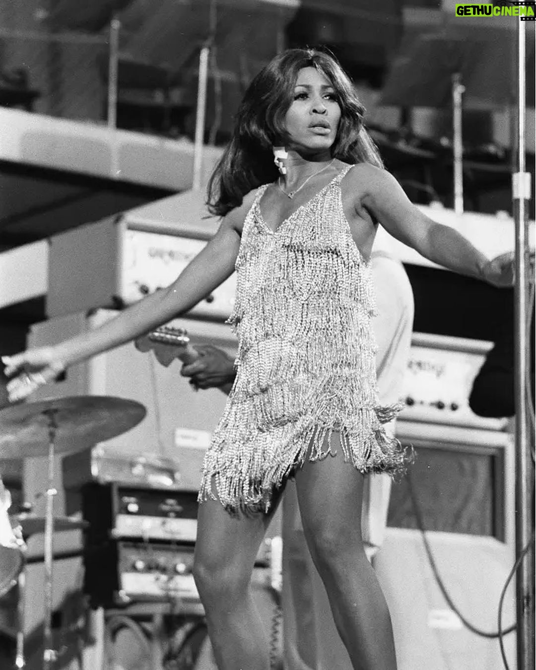Kate Hudson Instagram - “This is what I want in heaven…words to become notes and conversations to be symphonies” - Tina Turner ❤️ My number 1, my idol, my absolute favorite. I can’t believe your gone. Rest in love and dance away up there. I know we’ll hear those symphonies 🕊️