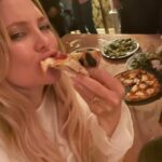 Kate Hudson Instagram - What a party! I got to celebrate with my two gorgeous April friends 💎 @jenmeyerjewelry @derekblasberg Made out with the most insanely good pizza! Thank you @pizzana 😋 Drink as many 🍸 as I wanted cause it was my birthday! Thank you @kingstvodka and @drink818 And I woke up feeling so blessed to have such a great group of friends and family that know how to throw down! Cause we all need those friends and we all need those moments. Such fun! 💃😜🎉