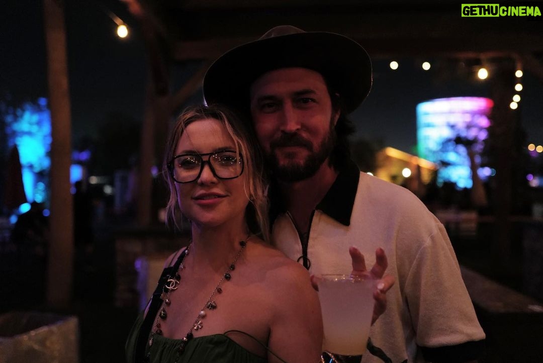 Kate Hudson Instagram - 🏜️Seeing art made us happy🏜️