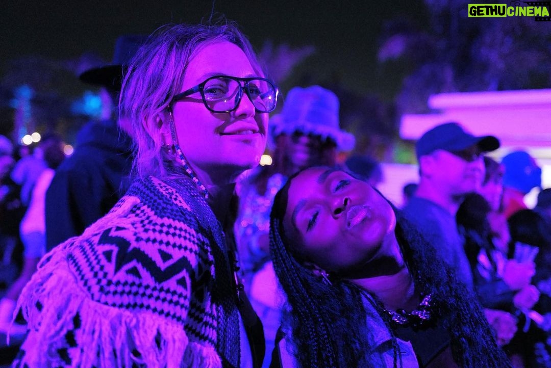 Kate Hudson Instagram - 🏜️Seeing art made us happy🏜️