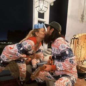 Kate Hudson Instagram - ❤️Christmas is love❤️ and maybe a little friendly family competition…