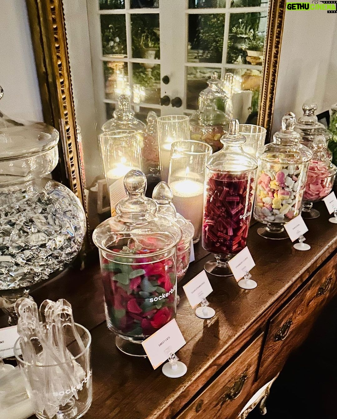 Kate Hudson Instagram - 50 never looked so good and cozy @ehud26 Thank you to everyone who helped bring Olivers one and only dream party to life! What a blast 💚 #cozyvibes #esspressomartini #margaritas @c.bonz (hoodies) @kingstvodka @lalospirits @sockerbitnyc (candy bar) @harpersloaneproductions @hollywood_photobooth