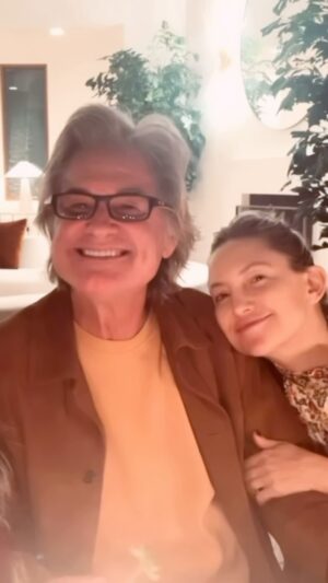 Kate Hudson Instagram - Still grateful 💫🫶💫 #familyfirstalways