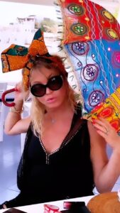 Kate Hudson Instagram - A woman who is easy to celebrate! Happiest Birthday to the most fun, beautiful and inspiring mother ✨ We love you big time Gogo 🎉🎂🥳 Join me in using one word to describe what Gogo means to you and shout out a big HBD 🎁 My word for you today @goldiehawn is 💫MAGNIFICENT💫