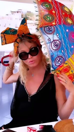 Kate Hudson Instagram - A woman who is easy to celebrate! Happiest Birthday to the most fun, beautiful and inspiring mother ✨ We love you big time Gogo 🎉🎂🥳 Join me in using one word to describe what Gogo means to you and shout out a big HBD 🎁 My word for you today @goldiehawn is 💫MAGNIFICENT💫