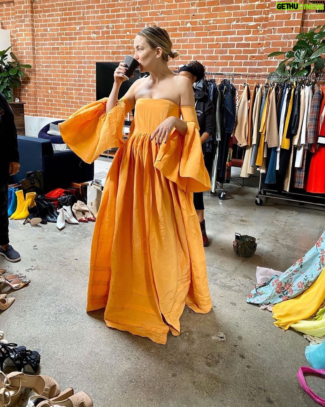 Kate Hudson Instagram - Caffeine couture 💁♀️