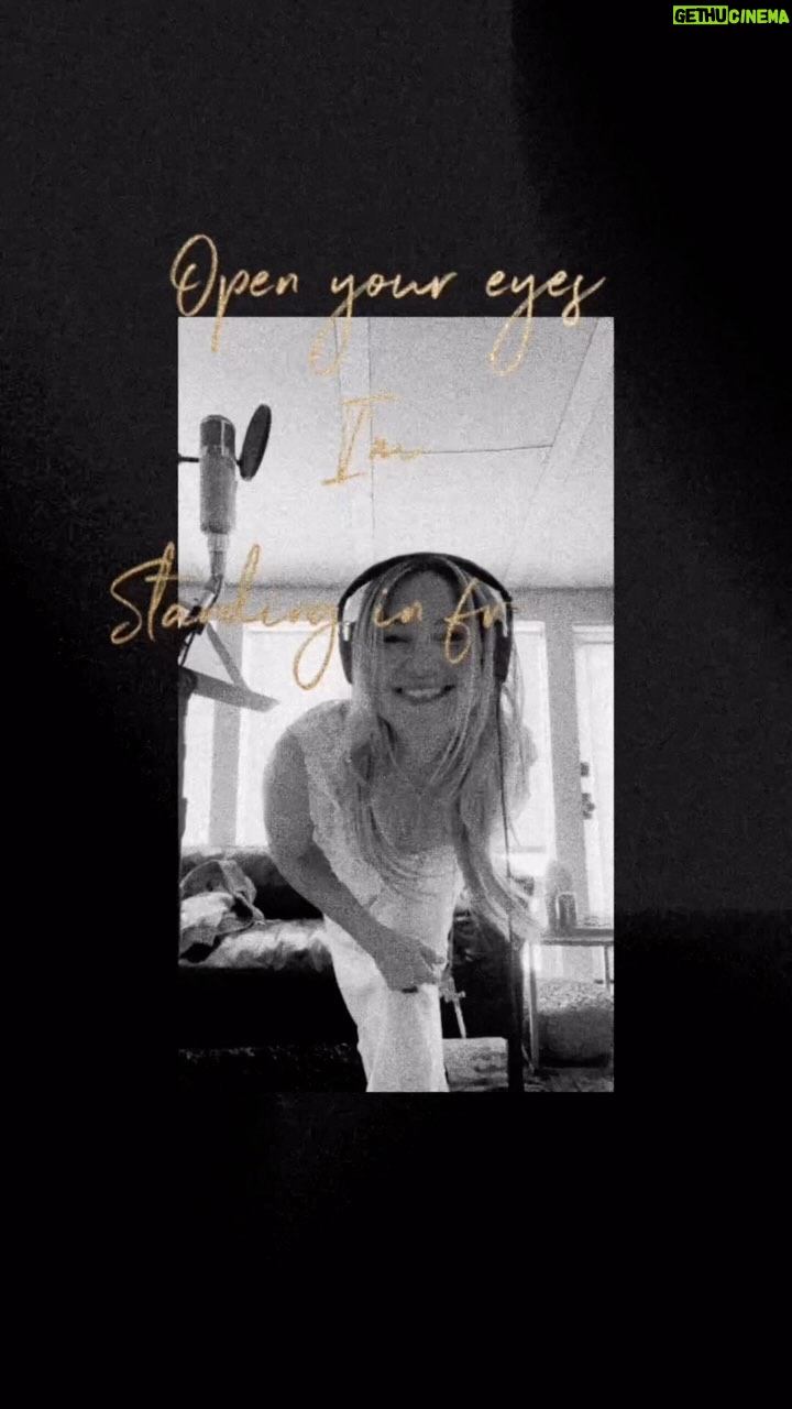 Kate Hudson Instagram - ✨ Open your eyes ✨ #talkaboutlove ❤️