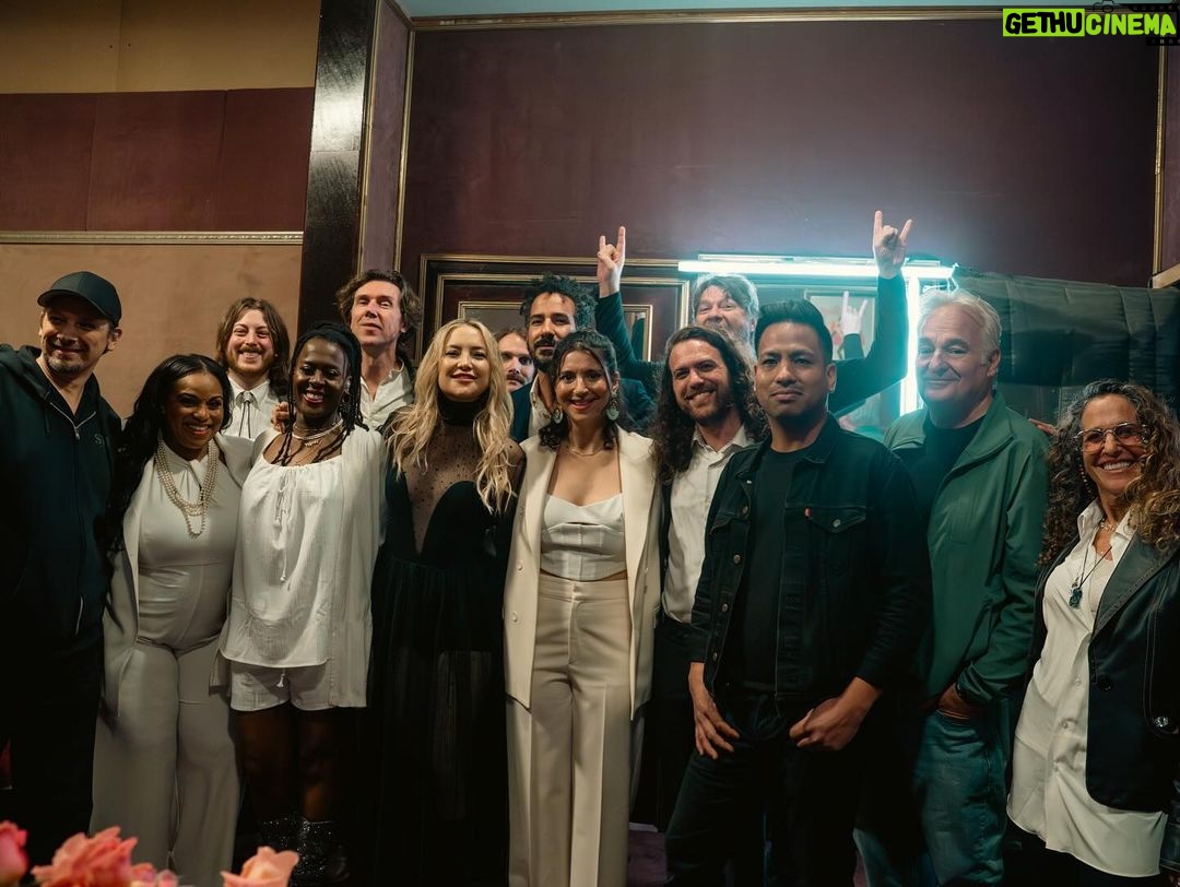 Kate Hudson Instagram - I am feeling so much love these last days and I just want share an enormous thank you! I love you all so much ❤️ This is gonna be a fun year!!! #talkboutlove