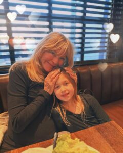 Kate Hudson Instagram - Lately… love is buzzing 💓