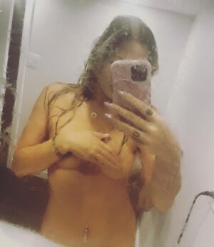 Kate Maxx Instagram - 💧 💧