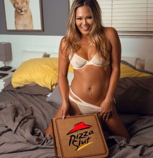 Kate Maxx Instagram - Who needs late night pie???