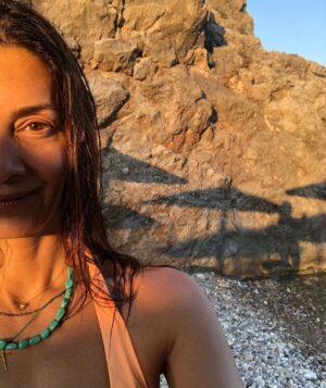 Katerina Lehou Instagram - Όσες σκιές και να έχουμε πίσω μας το βλέμμα θα είναι πάντα μπροστά.
#light #shadows