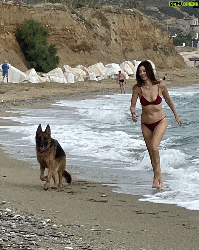 Katerina Lehou - 9.7K Likes - Αυτή κι εγώ.. το τρίτο πρόσωπο είναι εκτός γιατί ασχολείται με εμάς…. Καλό μας μήνα.