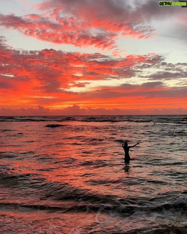 Katherine Hughes Instagram - 🤯 545AM Kapaa, Hawaii