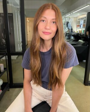 Katherine Levac Instagram - Swipe pour voir la vidéo dans laquelle je fais le plus pitié au monde. 

@daviddamours 
@kerastase_official 
@privepardaviddamours