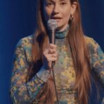 Katherine Levac Instagram - Toujours en tournée avec mon nouveau spectacle L’homme de ma vie ! Lien dans ma bio pour une idée de cadeau de Noël plus le fun qu’un Furby.
