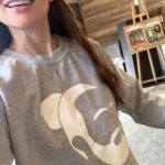 Katherine Levac Instagram - Très fière de ce garçon talentueux qui a tout regardé les films québécois cet automne au lieu d’écouter Gilmore Girls comme d’hab. Bravo mon ami, et bravo au cinéma d’ici !🩵