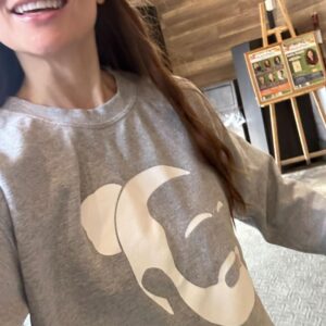 Katherine Levac Instagram - Très fière de ce garçon talentueux qui a tout regardé les films québécois cet automne au lieu d’écouter Gilmore Girls comme d’hab. 

Bravo mon ami, et bravo au cinéma d’ici !🩵