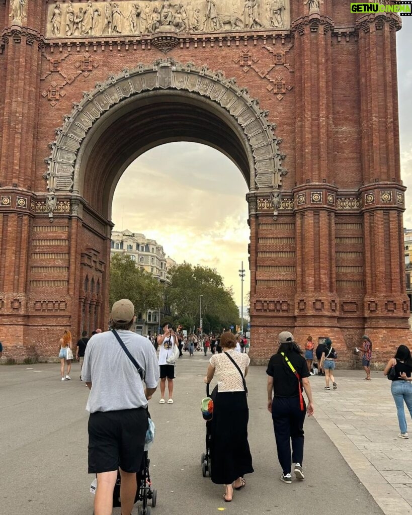 Katherine Levac Instagram - On est allé en Espagne l’autre jour pis c’était super intense lol. Barcelona, Spain