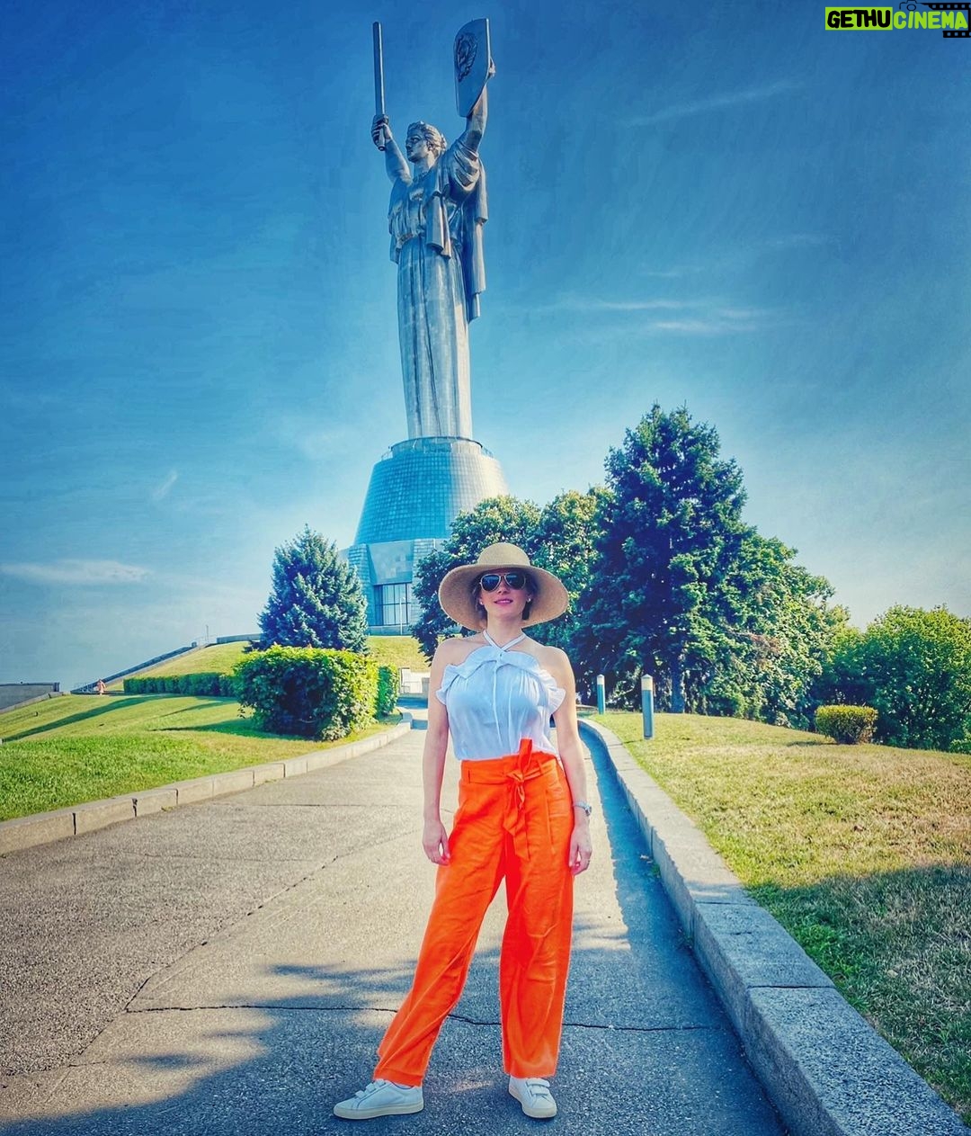 Katheryn Winnick Instagram - I stand by my Motherland, Ukraine. πΊπ¦