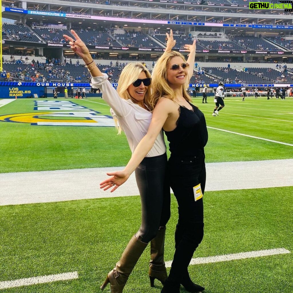 Katheryn Winnick Instagram - Game day! Rams vs Jaguars 🏈