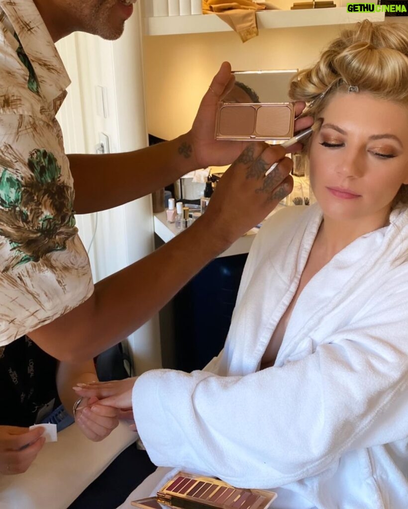 Katheryn Winnick Instagram - Reality check.. it takes a full glam team to be red carpet ready. Being a tomboy at heart, I live in my sweats. Getting all dolled up takes a patient team, (especially this day, when I ruined the manicure 4 times since I can’t sit still!) Thank you! 🙏🏻