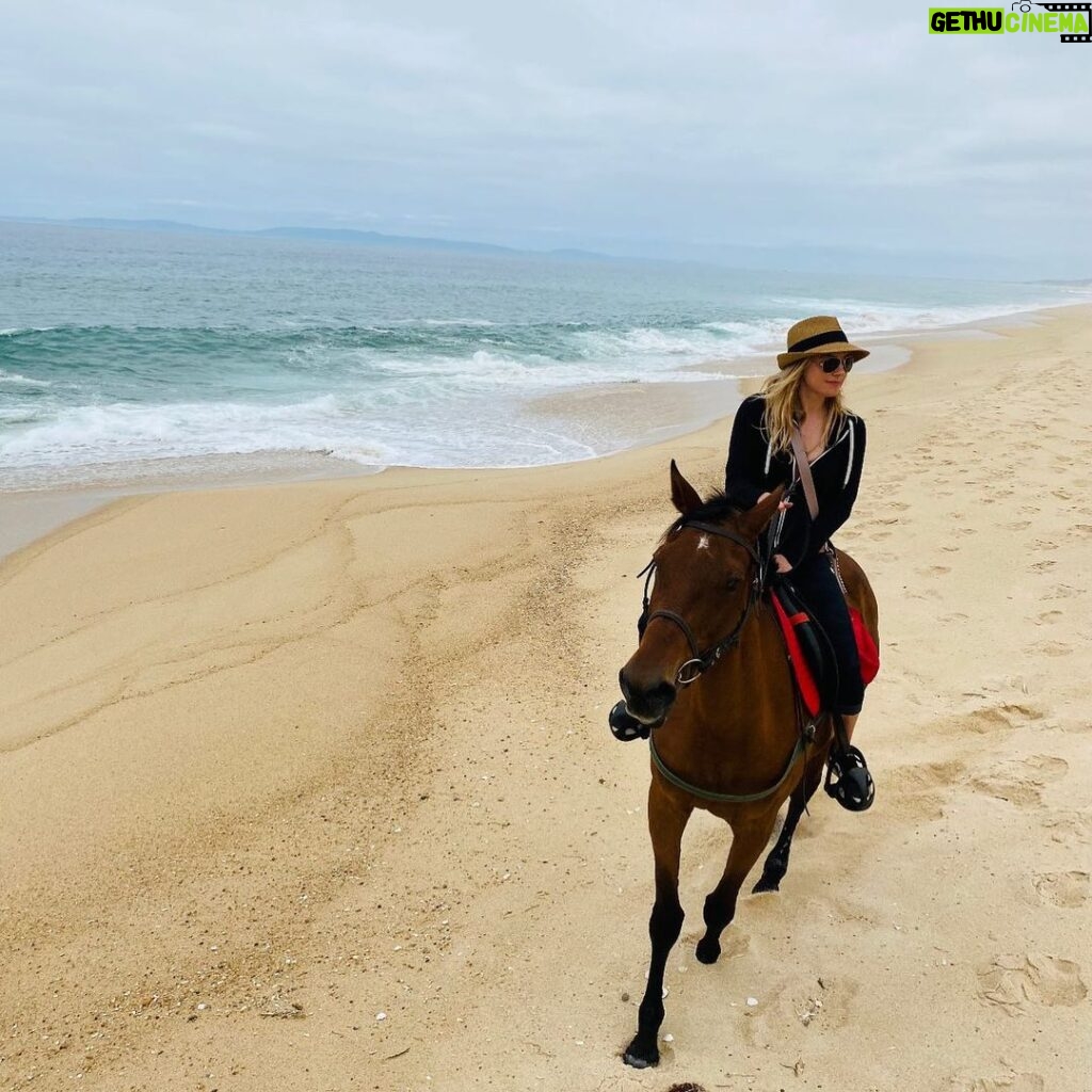 Katheryn Winnick Instagram - Portugal, you are beautiful. ❤️🙏🏻 Comporta Beach