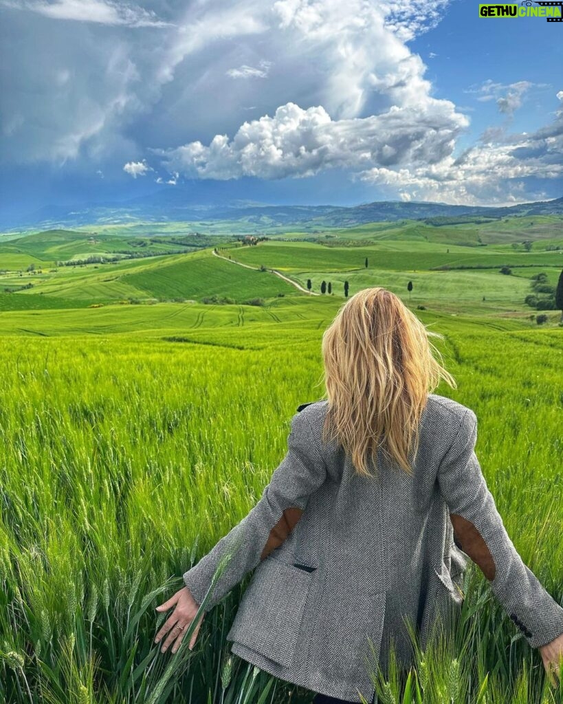 Katheryn Winnick Instagram - Find a beautiful place to get lost… Ti amo Toscana. 🇮🇹 Pienza (SI) - Italia