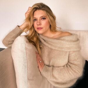 Katheryn Winnick Instagram - Check out new interview for Rose & Ivy Journal.  Yep, Pandemic shooting, shot from an Iphone. ✨