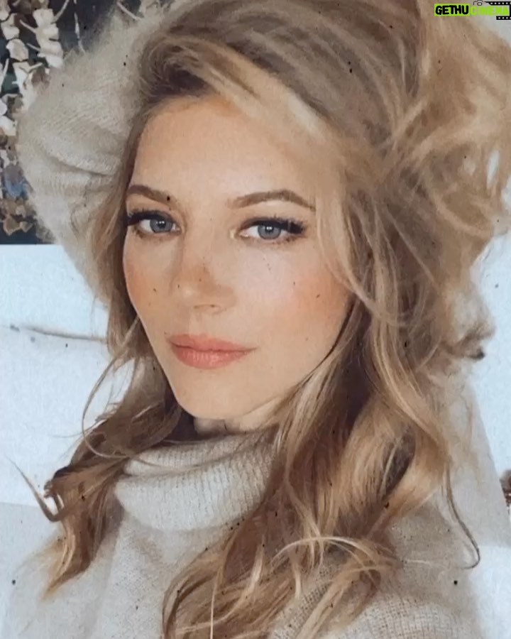 Katheryn Winnick - 463K Likes - Big news.. Guess what?!