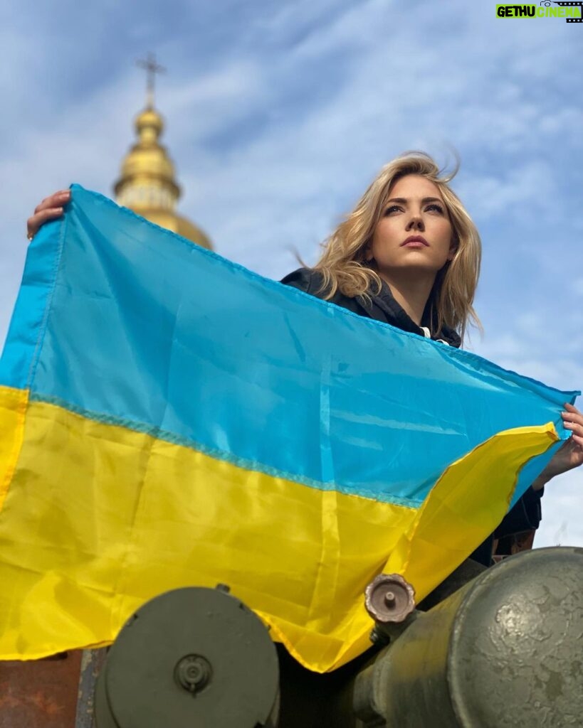 Katheryn Winnick Instagram - Proud to be back in Ukraine. Slava Ukraini! 🇺🇦 Kyiv, Ukraine