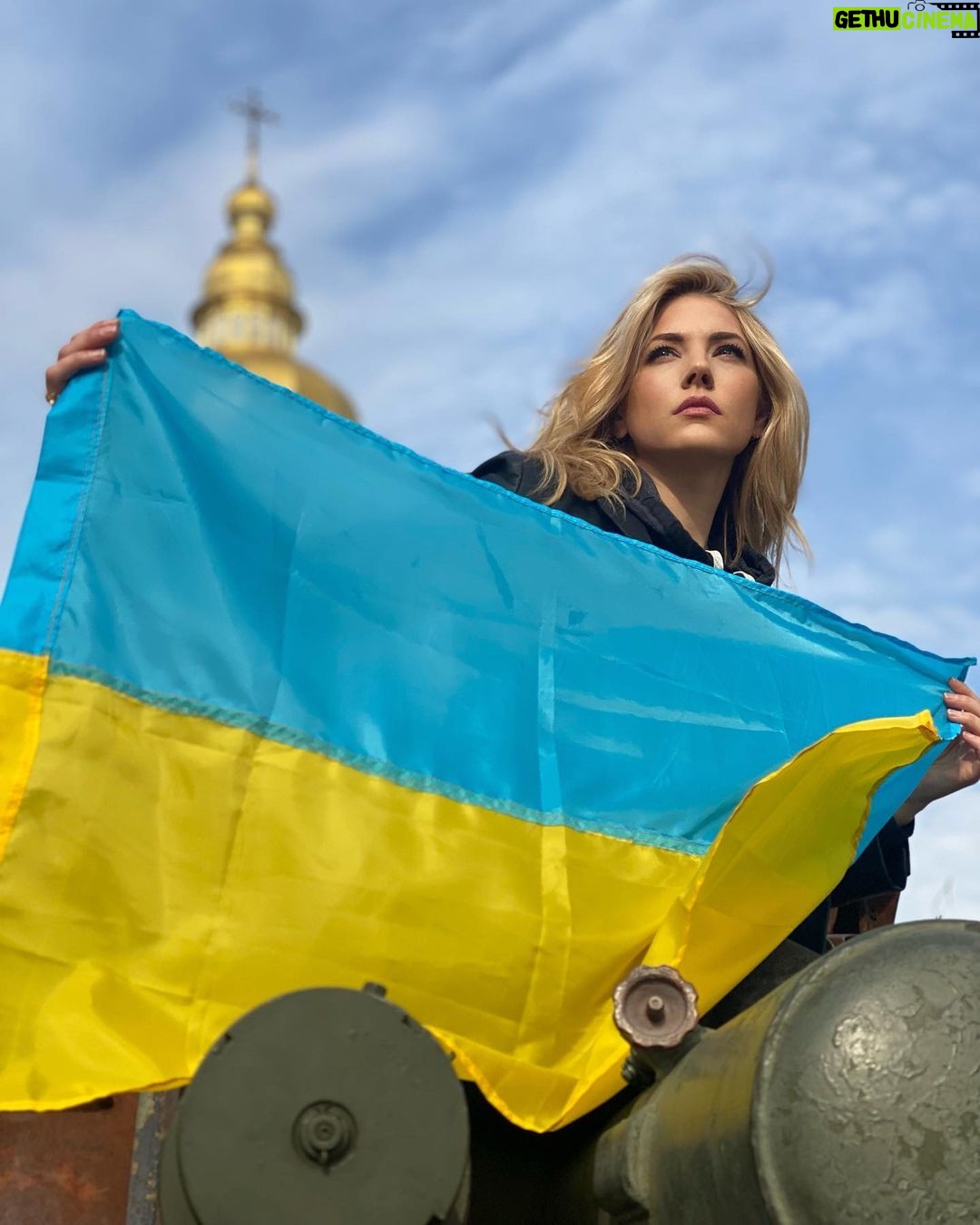 Katheryn Winnick - 386.8K Likes - Proud to be back in Ukraine. Slava Ukraini! 🇺🇦