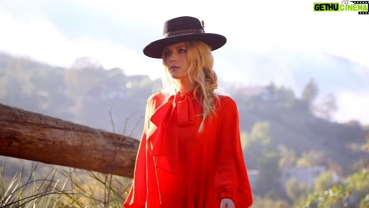 Katheryn Winnick Instagram - Sneak peek.. Exclusive behind the scenes video of the Max Magazine shoot. 📸 Malibu, California
