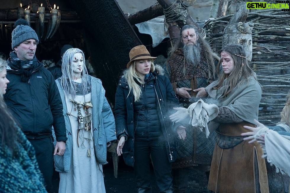 Katheryn Winnick Instagram - What is happening in this picture? 🎬#Vikings #Director
