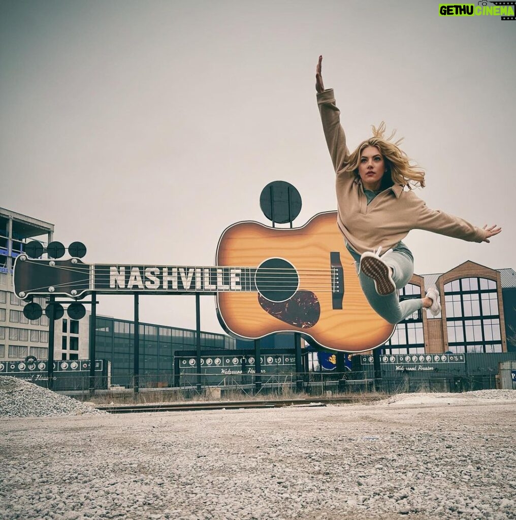 Katheryn Winnick Instagram - Nashville bound…🤍 Nashville, Tennessee