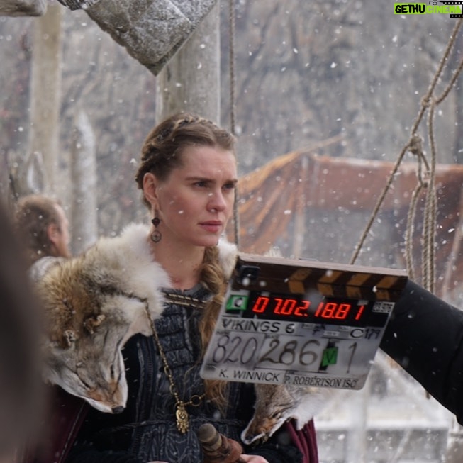 Katheryn Winnick Instagram - Directing the new Queen, Gunnhild played by Iceland’s one and only @raggaragnars. Strength and beauty.. she’s a force! 🎬 #Director #nextepisode
