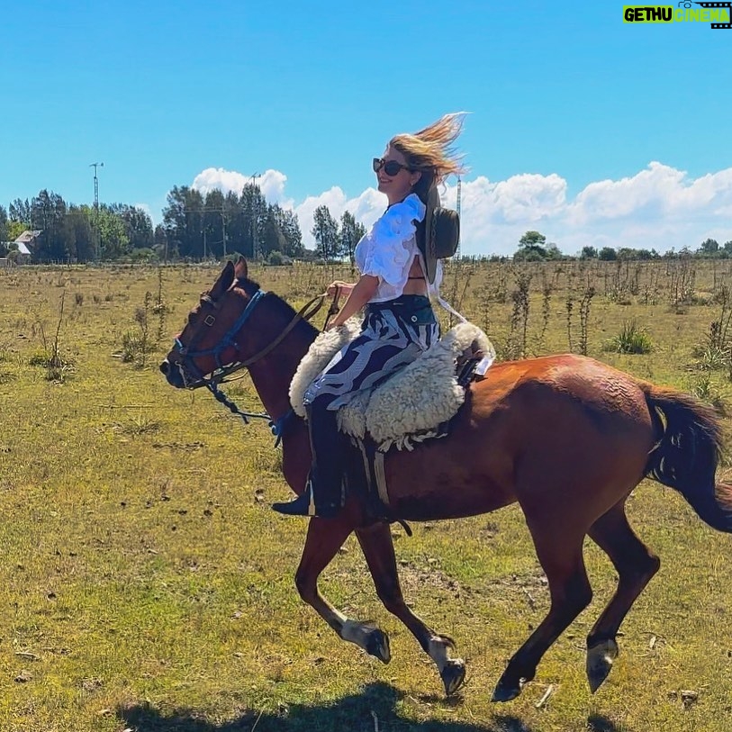 Katheryn Winnick Instagram - Gracias Uruguay por tu mágica energía! 🇺🇾💙