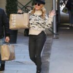 Katheryn Winnick Instagram - Caught shopping at my favorite store.. Huge congrat’s Vuori for the grand opening in NYC Soho!! @vuoriclothing Vuori SoHo, NY
