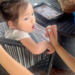 Kathryn Bernardo Instagram - “I want make up too, tita Chat” 🤭🙈