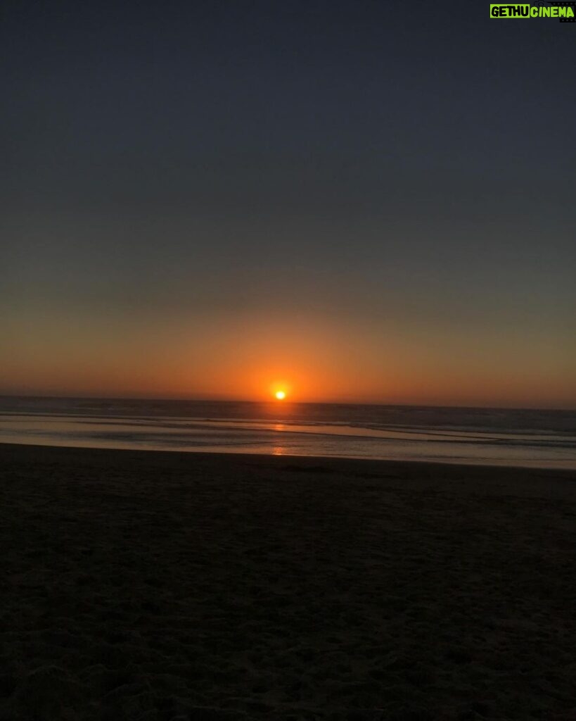 Kathryn Bernardo Instagram - Filed under fave hobbies: watching the sunset 🌅