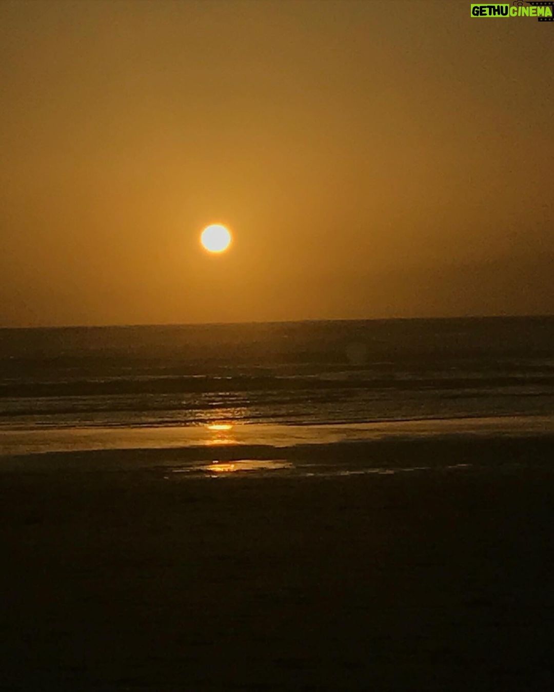Kathryn Bernardo Instagram - Filed under fave hobbies: watching the sunset 🌅