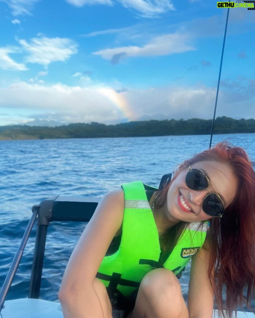 Kathryn Bernardo Instagram - Appreciation post for the little things that have been making me smile the past few weeks...🤍 No looking back, only moving forward.🌈