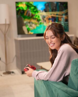Kathryn Bernardo Instagram - Excited to bring the TCL C755 “Ultra Game Master” TV to our new home! 

✔️QD-Mini LED display
✔️HDR 1600 nits
✔️144Hz VRR Technology
✔️AiPQ 3.0 Processor

Unlock greatness with @tclphilippines! ♥️
