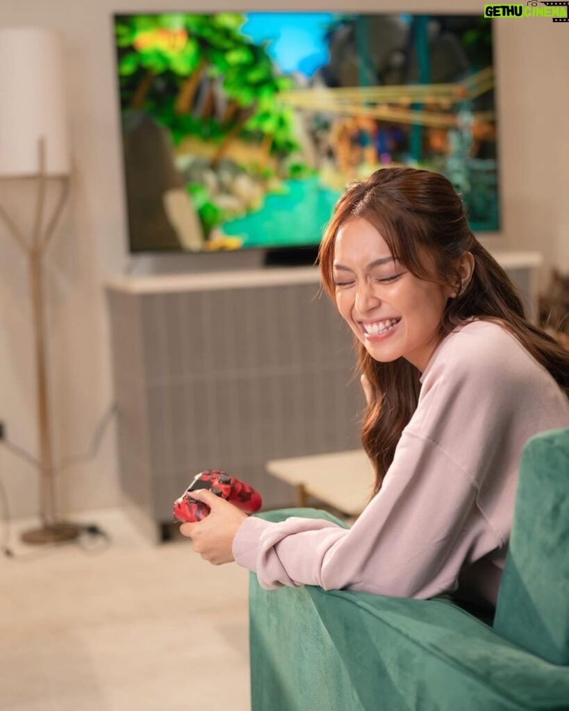 Kathryn Bernardo Instagram - Excited to bring the TCL C755 “Ultra Game Master” TV to our new home! ✔️QD-Mini LED display ✔️HDR 1600 nits ✔️144Hz VRR Technology ✔️AiPQ 3.0 Processor Unlock greatness with @tclphilippines! ♥️