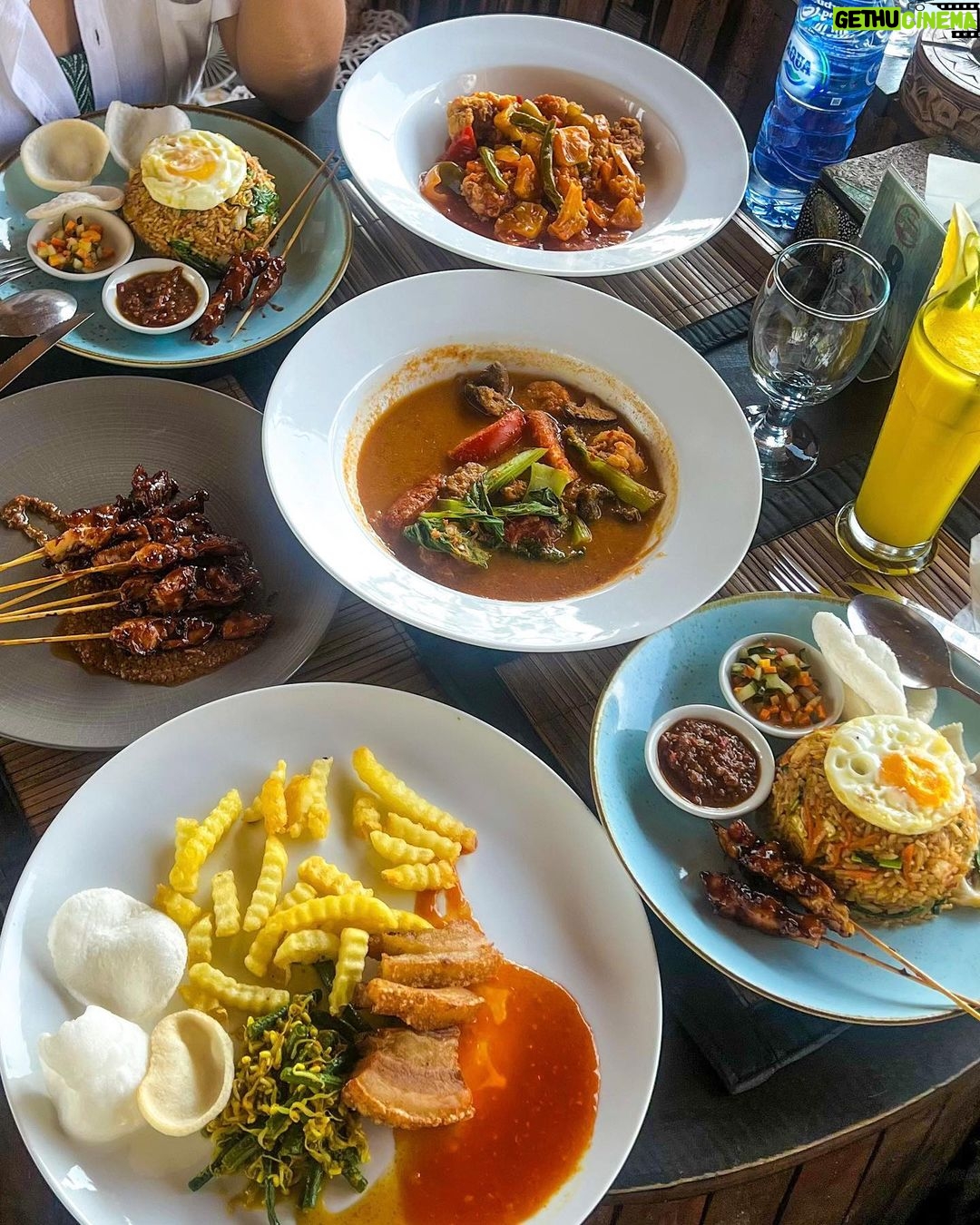Kathryn Bernardo Instagram - Never not sharing the best food from my trips! 🤭