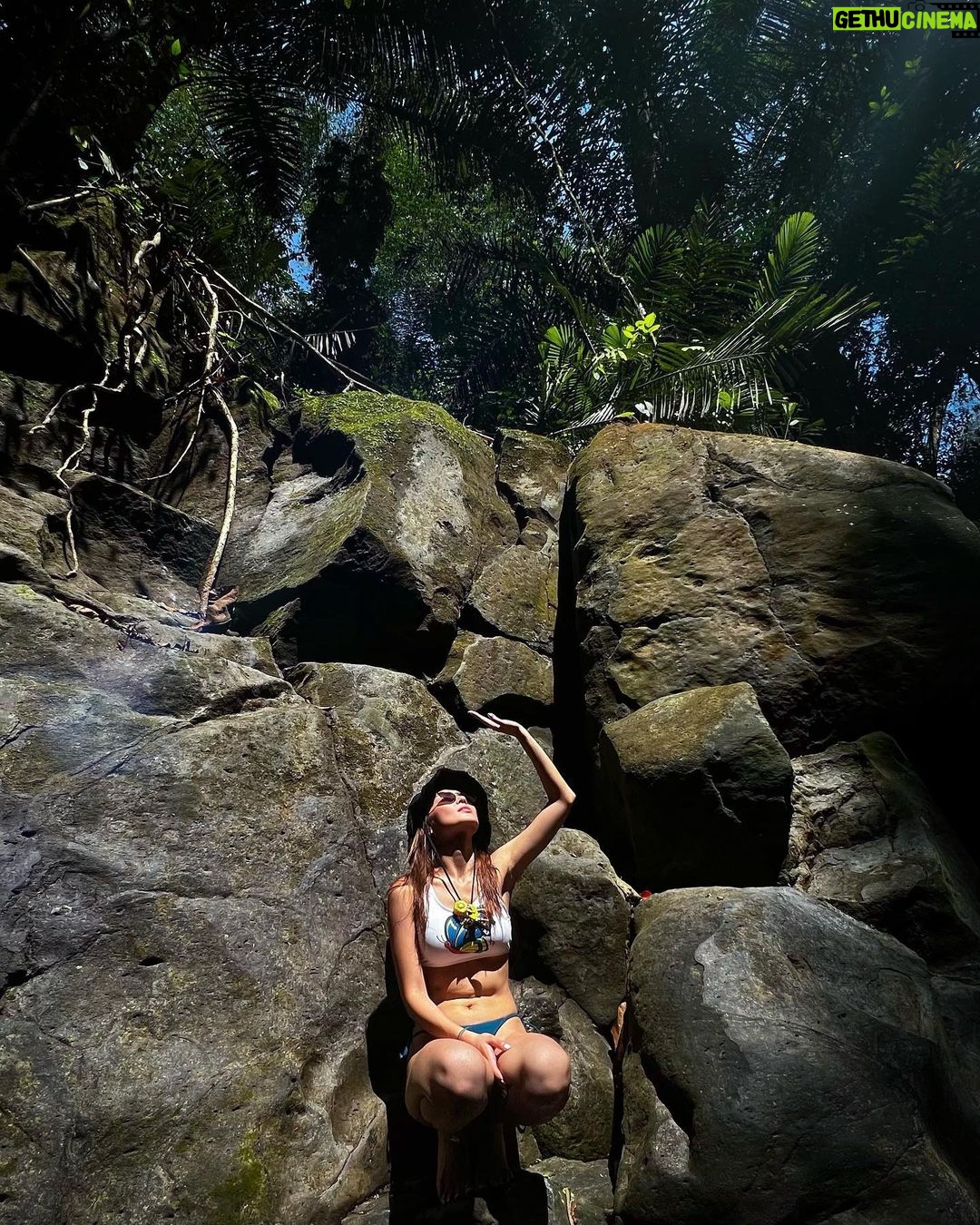 Kathryn Bernardo Instagram - One with nature 🧘🏽♀️🍃