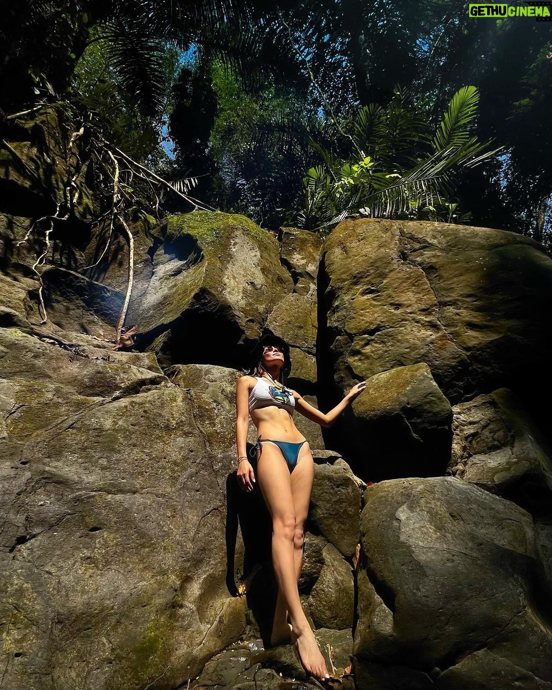 Kathryn Bernardo Instagram - One with nature 🧘🏽♀️🍃