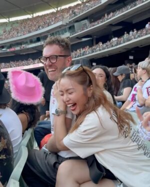 Kathryn Bernardo Instagram - Eras concert day! 🥹

Felt like the whole of Melbourne was full of “shimmer.” Keeping this in my core memory forever! 🪩✨